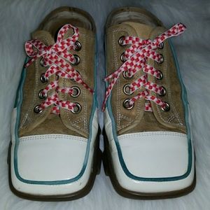 DONALD J PLINER SPORT SHOES TAN GOLD WITH WHITE